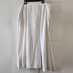 Plus Size Minimalist White Maxi Skirt